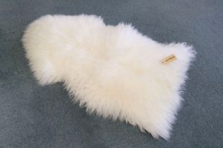 Picture of Test No Order - SHEEPSKIN Rug (White) -  Medium